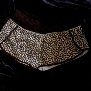 Lululemon shorts size 6